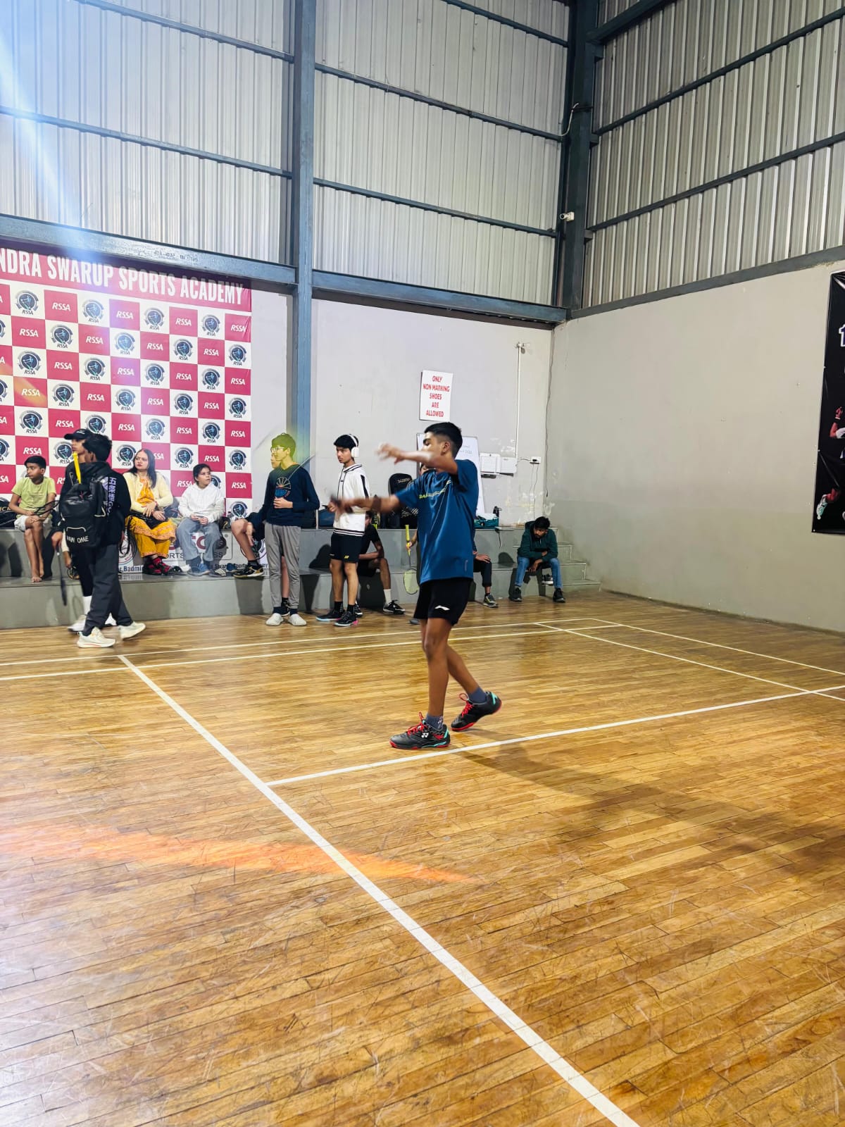 रागेंद्र स्वरूप मेमोरियल बैडमिंटन प्रतियोगिता का भव्य उद्घाटन