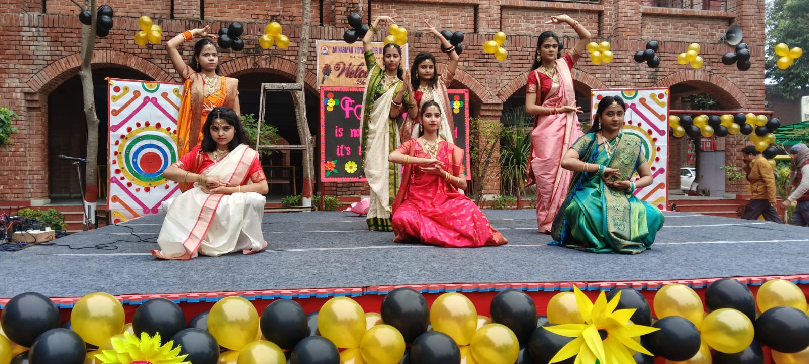 जयनारायण विद्या मंदिर में भावभीनी विदाई समारोह, मधुर स्मृतियों एवं स्वर्णिम सपनों से सजा विदाई समारोह–2026